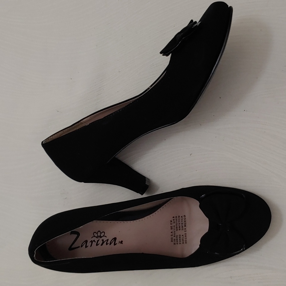Zarina Women's Size 24.5 (7.5) 2.5 inch heel Slip on with Toe Box Bow accent
